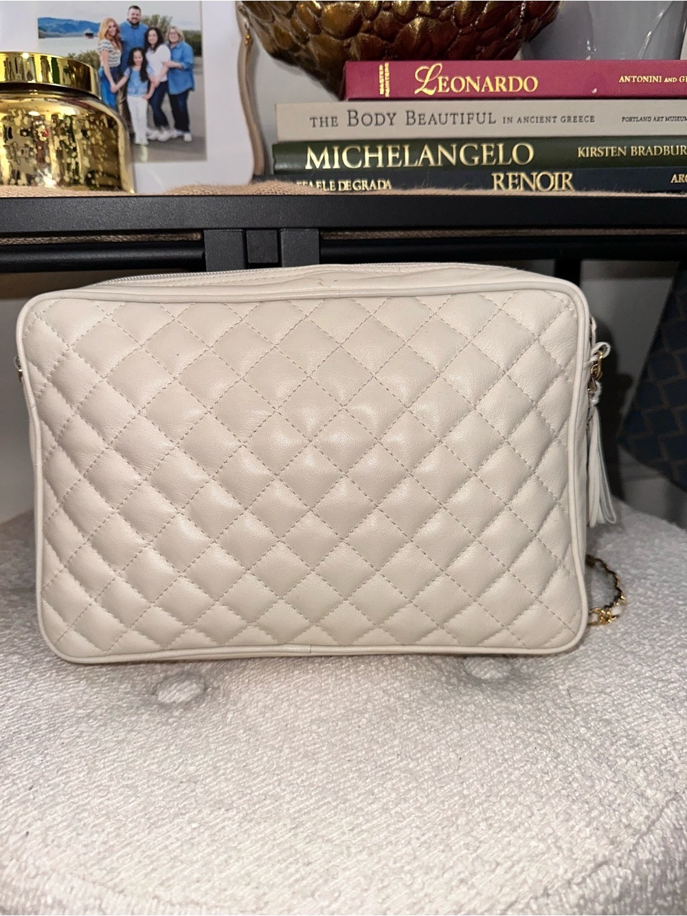 Vintage Ganson Quilted Crossbody Bag with Gold Chain and Tassel - Picture 4 of 9
